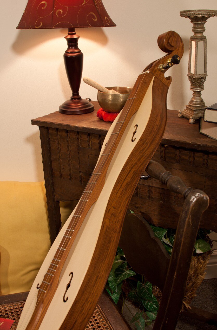 Roosebeck Emma Mountain Dulcimer 4 String Vaulted Fretboard Spruce Soundboard F Holes www.ensoulmusic